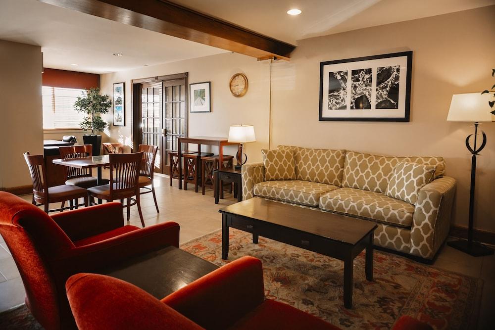 Travelodge Suites By Wyndham Regina - Eastgate Bay 外观 照片