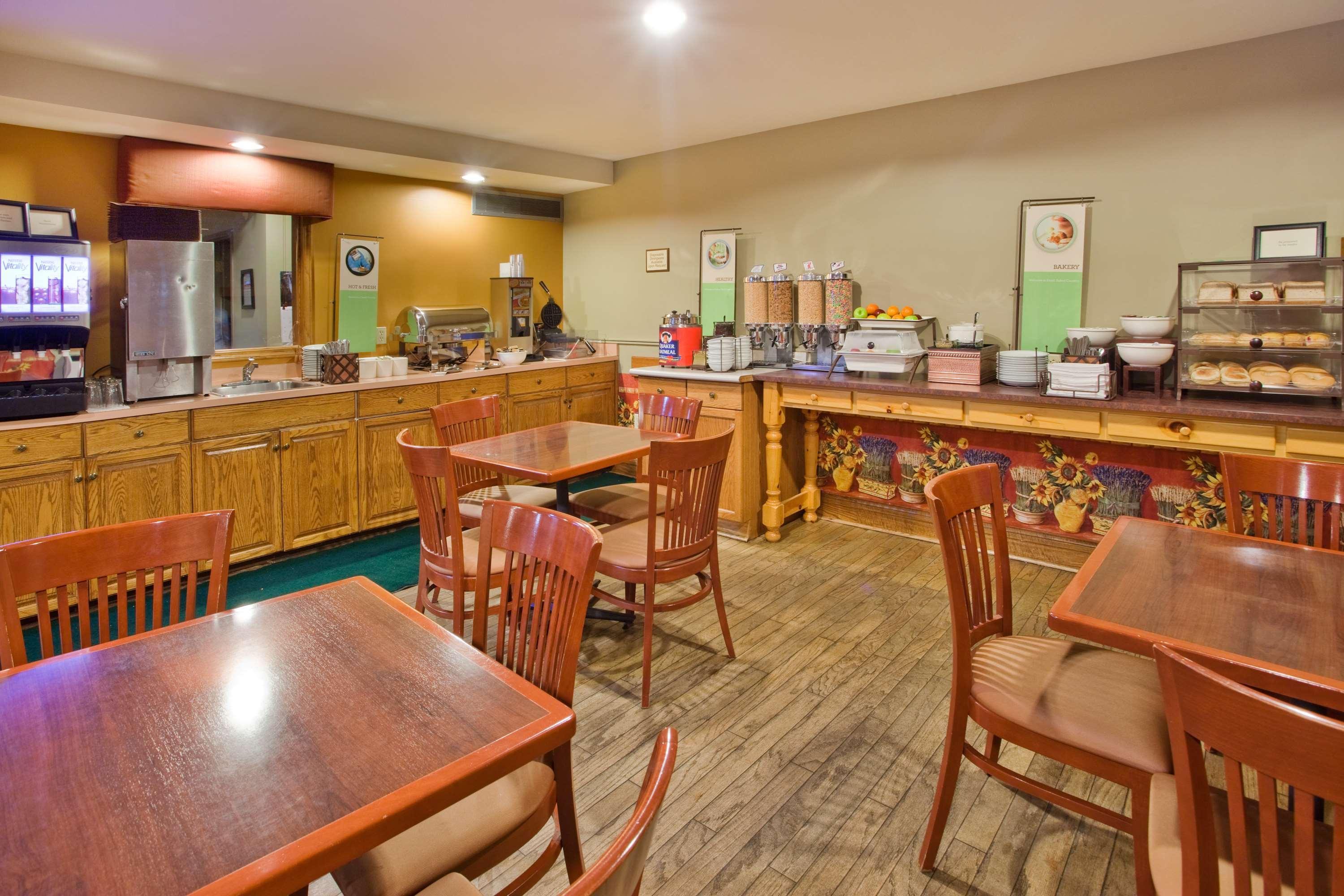 Travelodge Suites By Wyndham Regina - Eastgate Bay 外观 照片