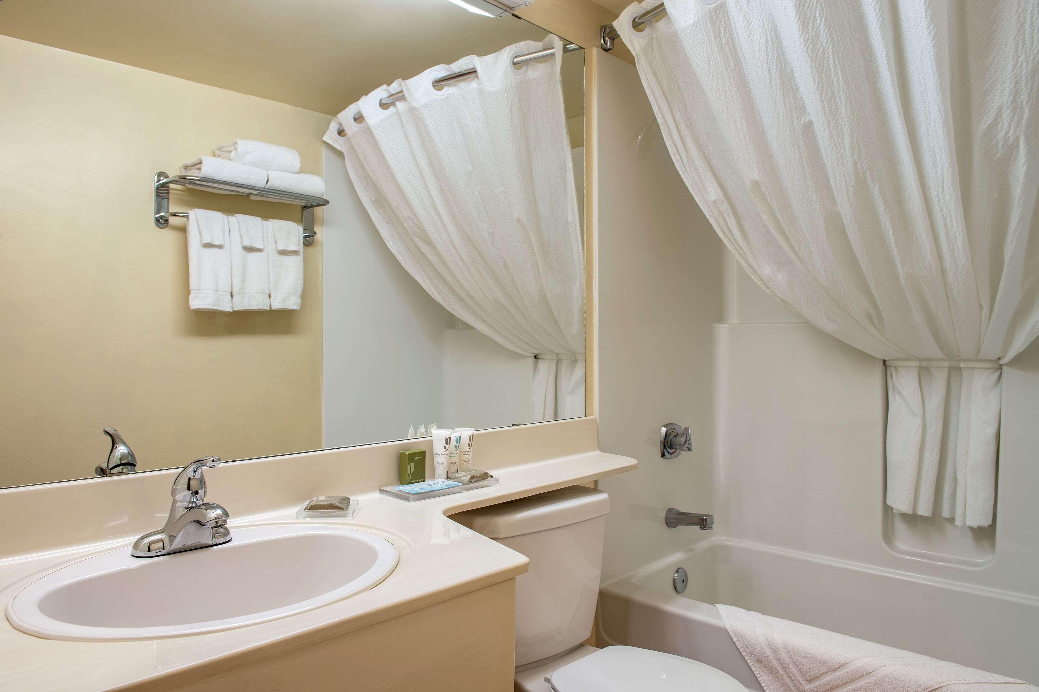 Travelodge Suites By Wyndham Regina - Eastgate Bay 外观 照片
