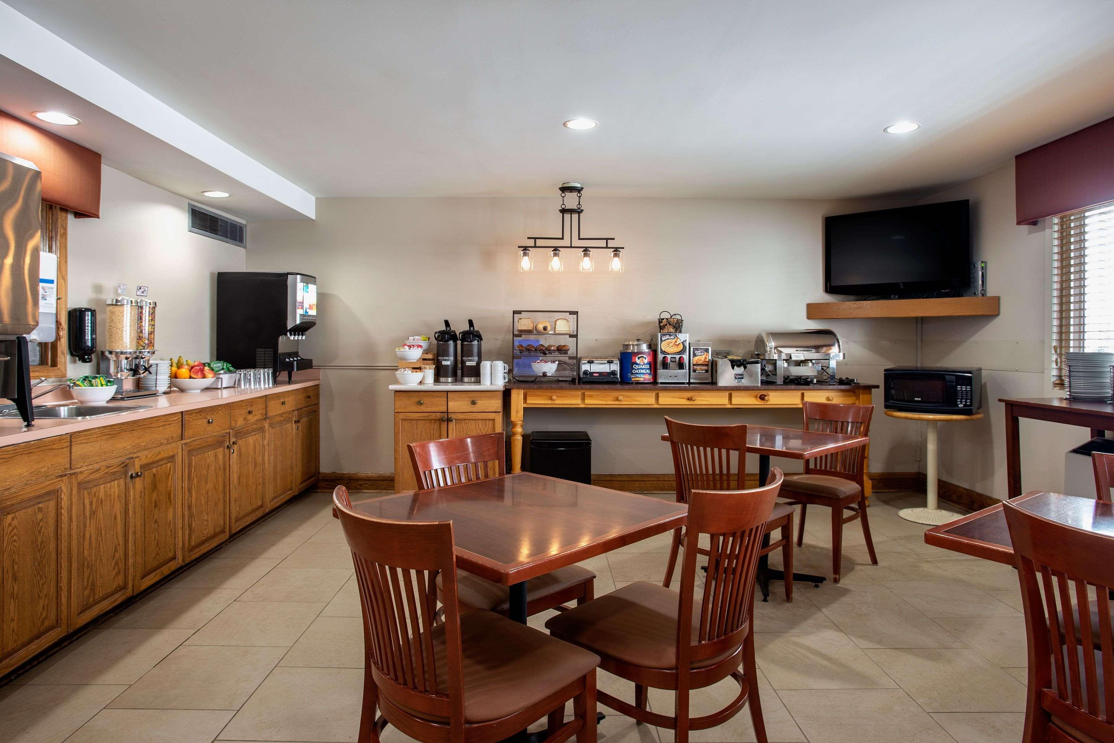 Travelodge Suites By Wyndham Regina - Eastgate Bay 外观 照片